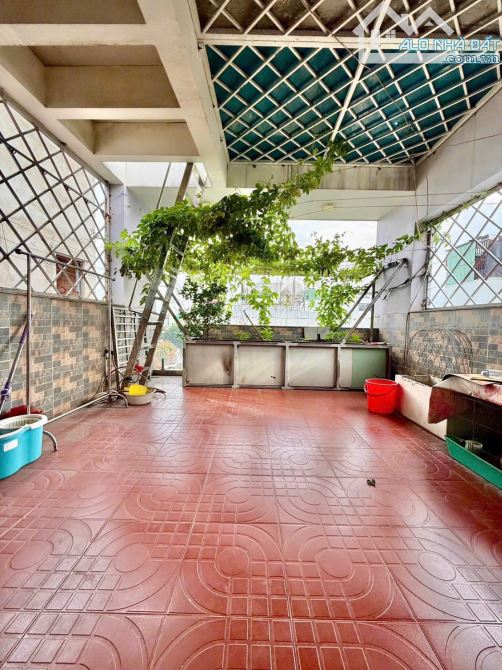 NHÀ 5 TẦNG NGAY AEON TÂN PHÚ - NGANG 4.3M NỞ HẬU 5M - HẺM 4M, KHU DÂN TRÍ - CHỈ 6.68 TỶ T - 8