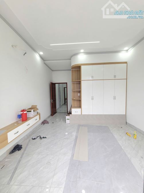 Bán nhà 1 trệt 2 lầu KDC gần trung tâm y tế Dĩ An p.Tân Đông Hiệp Dĩ An chỉ 5ty100TL M6972 - 8