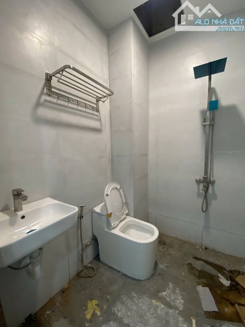 Cho thuê nhà 163 Nguyễn Hồng Đào, P14, TB. (DT: 4x16m) nhà 2 lầu. Giá thuê: 37 triệu/tháng - 10
