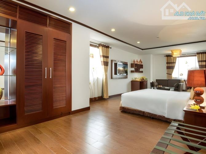 KHÁCH SẠN 4 SAO VIP NHẤT Ba Đình - Trấn Vũ - 210m x 10 Tầng x Mặt tiền 10m, Giá Tốt - 9