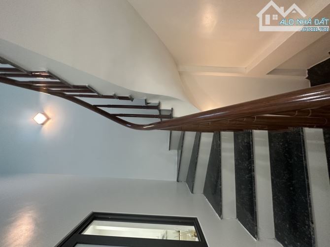 Bán nhà Đông Thiên. Vị trí đẹp - Ô tô đỗ cửa. Nhà 5 tầng - lô góc - full đồ - 9