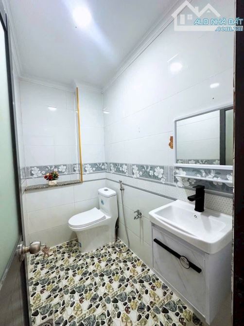 Nhà 2 Lầu Tân Kim 4 x 15m, 4PN 3WC Full Nội Thất Đường Xe Hơi. Sổ Hồng Riêng - 9