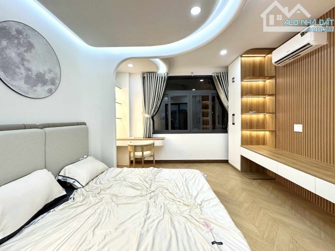 XÂY MỚI 100% - NHÀ ĐẸP 5 TẦNG KTS THIẾT KẾ - HẺM 4.5M Ô TÔ THÔNG - GIÁP Q1 - 9