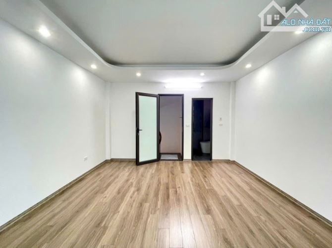BÁN NHÀ XÂY MỚI PHỐ LAI XÁ DIỆN TÍCH 40M2 X 5 TẦNG Ô TÔ CÁCH 10M CÓ 6 PHÒNG NGỦ - 9