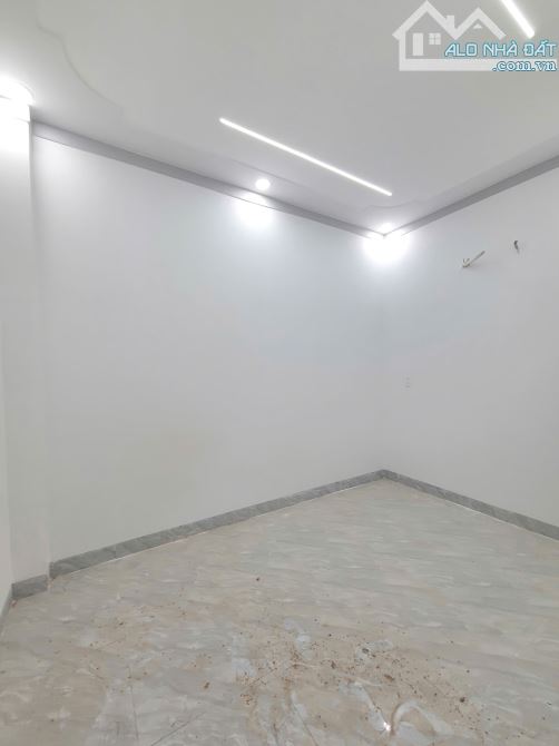 Bán nhà 1 trệt 2 lầu KDC gần trung tâm y tế Dĩ An p.Tân Đông Hiệp Dĩ An chỉ 5ty100TL M6972 - 9