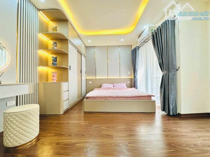 Bán nhà Thịnh Quang địa điểm vàng mặt tiền khủng chỉ việc ở full nội thất dt 40m 7t mt 5,6 - 9