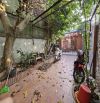 Cho thuê nhà riêng 4 tầng có sân vườn rộng – mát mẻ tại ngõ 264 Âu Cơ