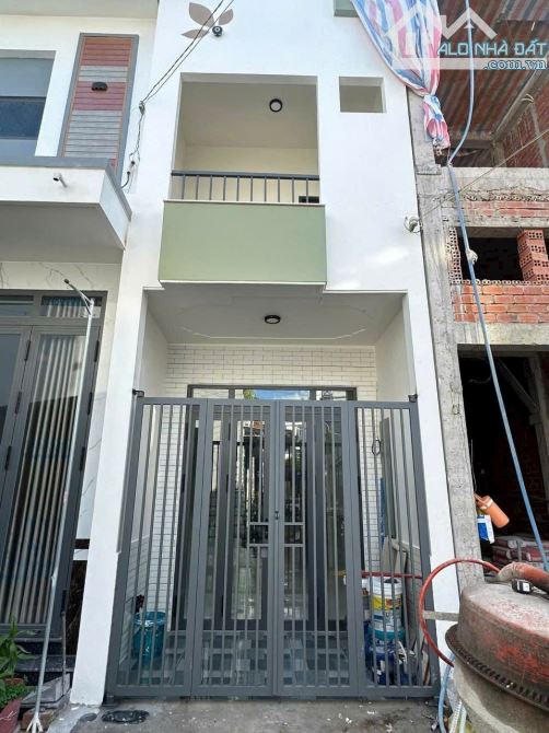 Bán Nhà Lầu Hẻm 105 Trần Quang Diệu - Thông Về 115 CMT8