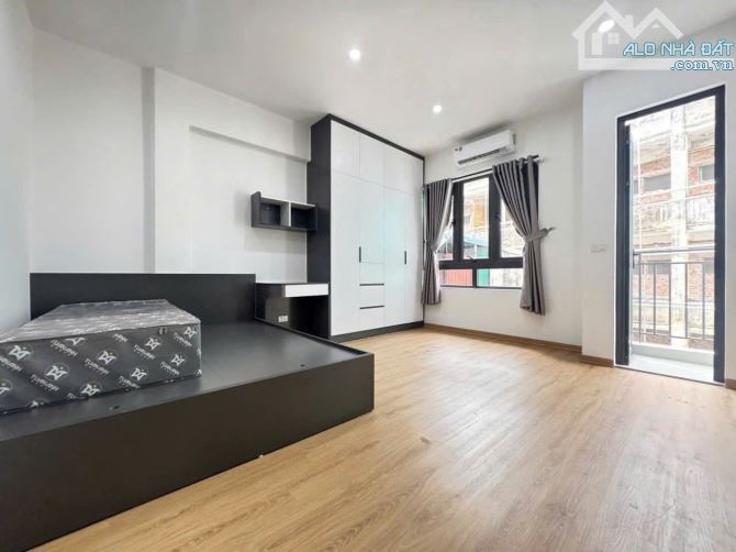 Bán tòa CHDV Nguyễn Trãi, 71m², 7 tầng, 17 phòng, thang máy, DT 100tr/tháng, 20m ra phố