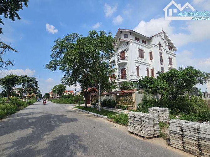 Bán đất đại hoàng long nhìn chếch hồ DT 263m, MT 15m, Hướng TB,Giá 21,5 tỷ - 9