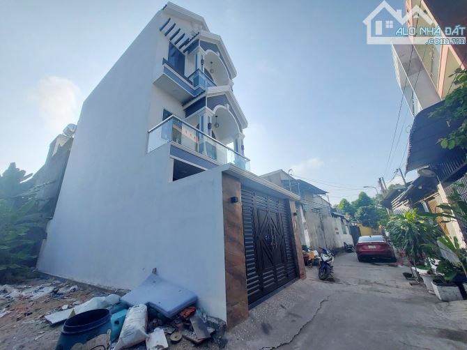 BÁN NHÀ 3 TẦNG HẺM XE HƠI PHƯỚC THIỆN QUẬN 9, SÁT VINHOMES, 62M2, 4PN, SỔ HỒNG RIÊNG