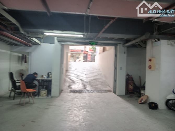 Bán toà nhà building 10 tầng 360m2 - 9 nổi + 1 hầm, 2 thang máy - thiết kế thông sàn