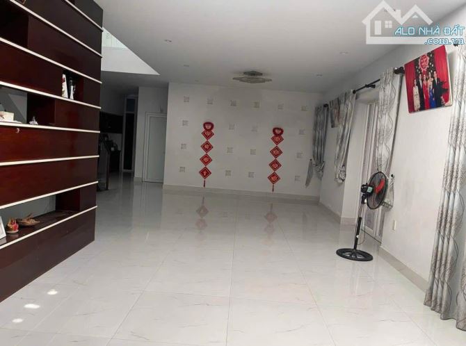 🏘🏘NHÀ 3 TẦNG MẶT TIỀN ĐỒNG KHỞI NGAY TTTP HUẾ