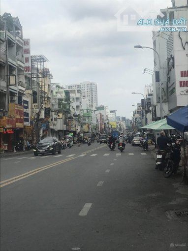 Bán nhà mặt phố Nguyễn Chí Thanh, 43 tỷ, 135m2, view đẹp, hàng hot