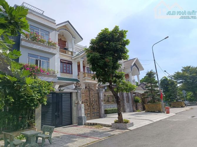 Bán nhà mặt tiền đường 25m, 4 tầng, kdc Thới An, Lê Thị Riêng, 200m2, 10x20m, 16.5 tỷ