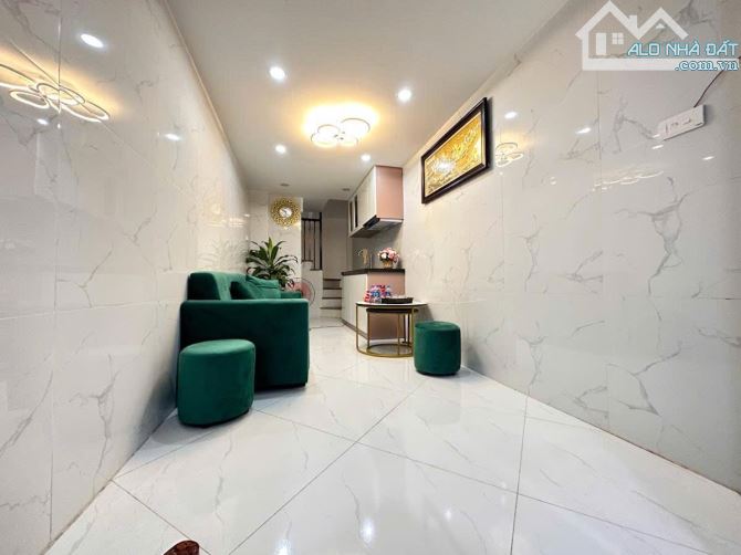 NHỎ XINH-5 Tầng GIÁ RẺ NGÕ HOÀ BÌNH 7 MINH KHAI-NHÀ ĐẸP CHỈ NHỈNH 4tỷ
