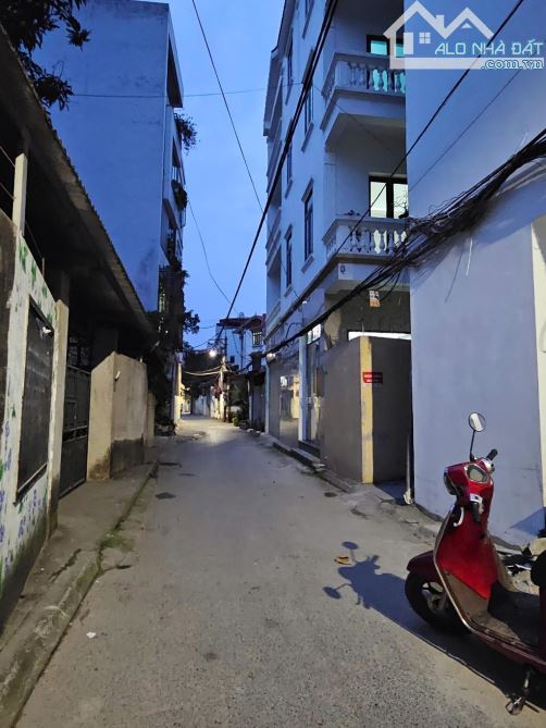 Phố việt hưng long biên,lô đât dt rộng,vị trí hiếm nhà bán