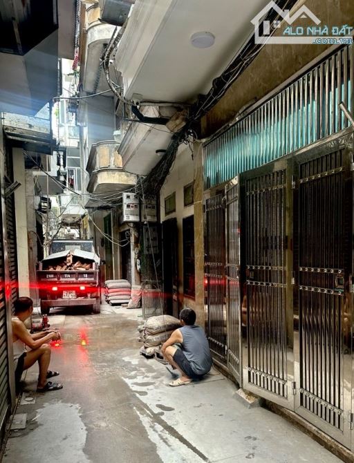 Bán nhà Trình Định Cửu, Hoàng Mái, ô tô, kinh doanh, gần phố, 32m2, 7.69tỷ(CTL)
