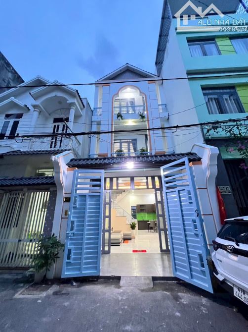 Nhà 1/ Thạnh Lộc 16 gần Ngã 4 Ga ( 5M x 11M ) 1 trệt 2 lầu SHR Q12