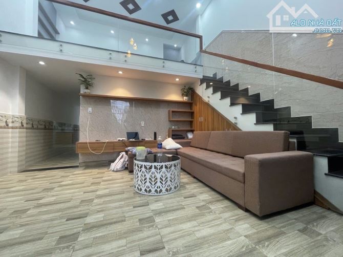 🏡 Nhà gác đúc kiên cố – trung tâm Sơn Trà 📍 Cách Trần Duy Chiến 20m, kiệt ô tô, lô góc t