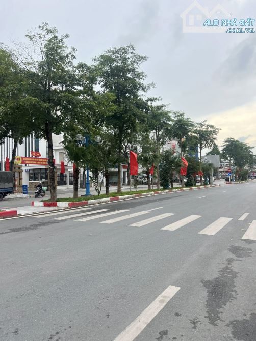 BÁN NHÀ MẶT PHỐ NGUYỄN BẶC . NGẠY ỦY BAN HUYỆN THANH TRÌ. CAM KẾT ĐẸP NHẤT. DT 54M