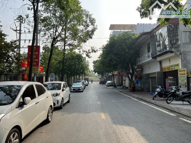 Chị gái cần bán gấp mảnh đất thổ cư mặt đường ô tô tránh có vỉa hè trên ngõ 195 Phúc Lợi