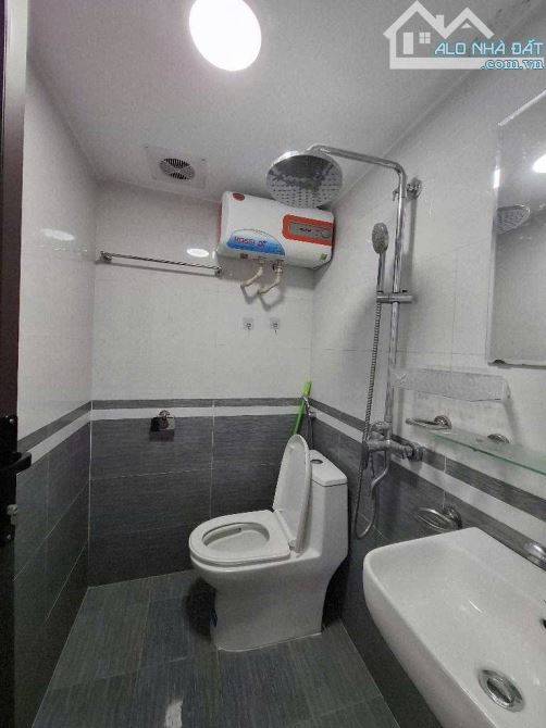 Đẹp và rẻ quá. Vị trí đẹp, trung tâm Đống Đa, gần vườn hoa Trần Quang Diệu, vườn hoa 1.6,