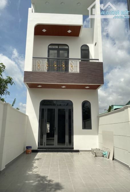 SANG LẠI NHÀ Ở LÊ CHÍ DÂN - THỦ DẦU MỘT, NHÀ 1 TRỆT 1 LẦU NHÀ MỚI XÂY XONG