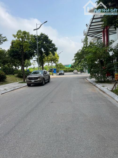Bán nhà 2 Tầng Ngọc Lâm - hx Mipec gần công viên chợ ẩm thực , thông các ngả