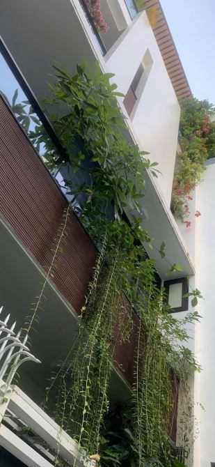nhà đẹp hẻm hùng vương cách đường chính chủ 40m. đi bộ ra biển chủ vài phút