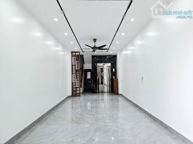 B.ÁN NHÀ THẠCH BÀN – GARA Ô TÔ, THANG MÁY, FULL NỘI THẤT - 45M2 HƠN 10 TỶ