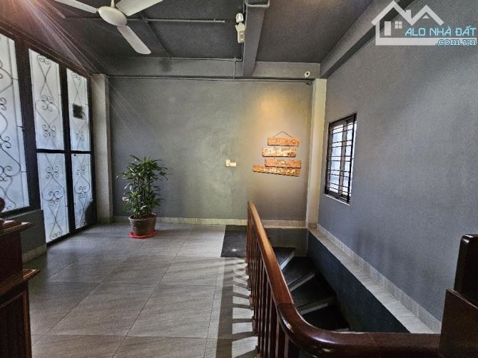 TẬP THỂ VĂN QUÁN – 1.8 TỶ – GIẤY TỜ 16.5m² – SỬ DỤNG 50m² – VIEW SÂN CƠ QUAN CỰC THOÁNG