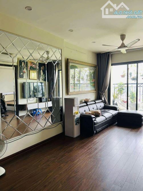 BÁN CHUNG CƯ HOMELAND LONG BIÊN,70M2,2PN,2VS,GIÁ 5,050 TỶ,FULL NỘI THẤT ĐẸP,TẦNG TRUNG