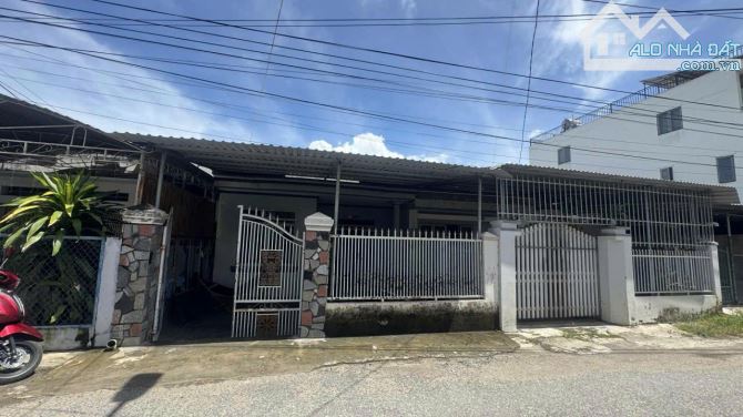 Bán nhà cấp 4 - mặt tiền đường nhựa thị trấn Diên Khánh- Diện Tích 150m2
