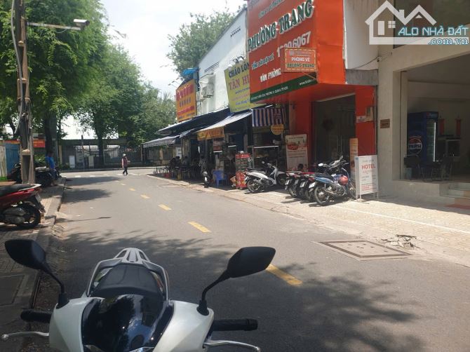 CẦN BÁN GẤP KHÁCH SẠN MT MẠC THIÊN TÍCH P.11 Q5 DT: 6x16 NH:8,4 KC: Hầm 5 Tầng Giá; 36 Tỷ