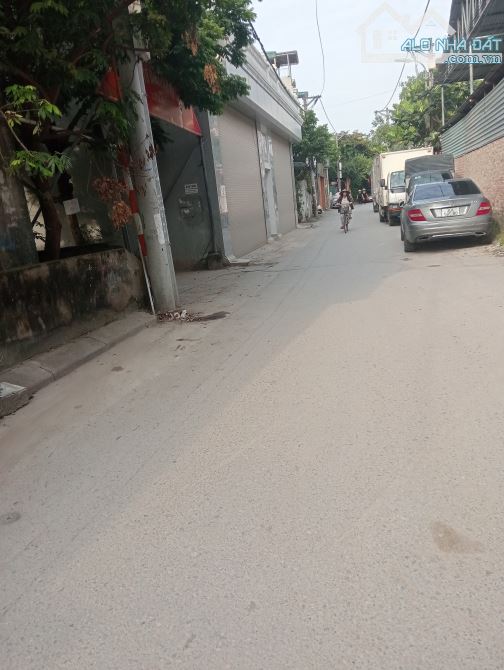 Nhà hiếm hoi còn sót lại, Nguyễn Văn Linh Long Biên 33m-5T-8,6 tỷ -Đường 5,5m oto tránh