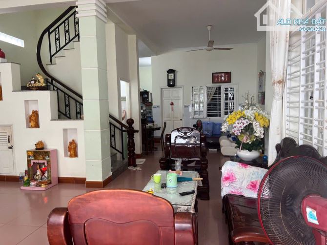 🚗 Bán nhà 1 trệt 3 lầu – 4PN, 5WC, sân rộng – hẻm ôtô Bà Huyện Thanh Quan - 140m² – 8.7tỷ