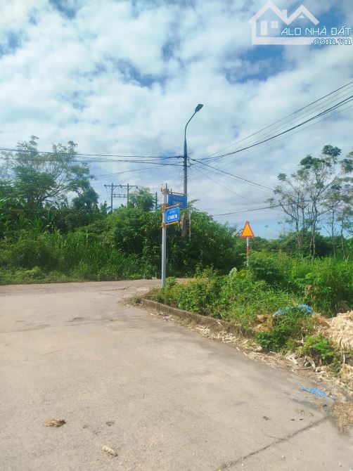 Bán 2 lô liền kề  nằm cách QL1A tầm 1km-Gần sông thoáng mát-Đường BT 7m Giá 1ty580/2 lô.