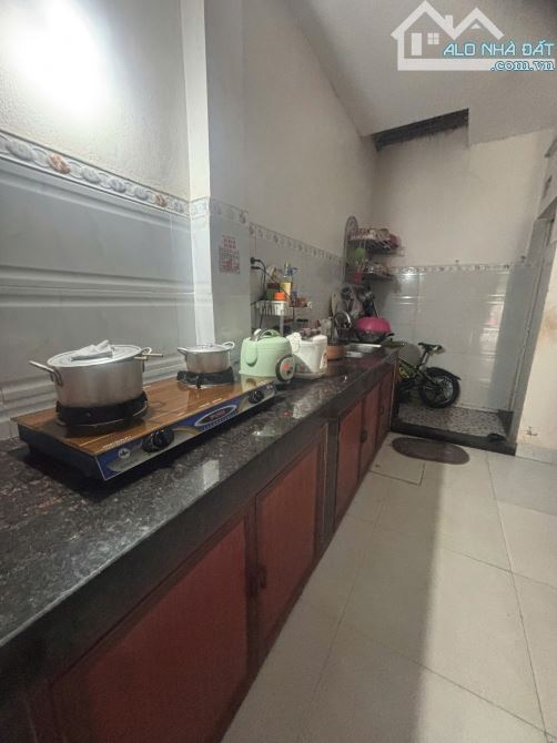 Nhà 2 tầng 50m² đang cho thu nhập ổn định từ tiệm Nail - Mi