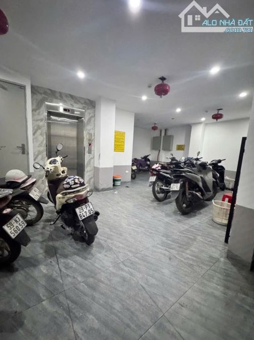 Bán nhà Vũ Tông Phan 60m 7 Tầng Thang Máy dòng tiền 70 triệu/ tháng giá 16 tỷ