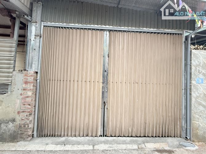Cần bán gấp mảnh đất thổ cư tặng căn nhà cấp 4 cho thuê ngõ thông gần phố Ngô Xuân Quảng