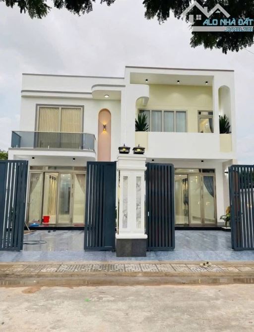 GÁC LỬNG HIỆN ĐẠI, GẦN KDL BỬU LONG GIÁ 1TY480 ĐƯỜNG XE HƠI
