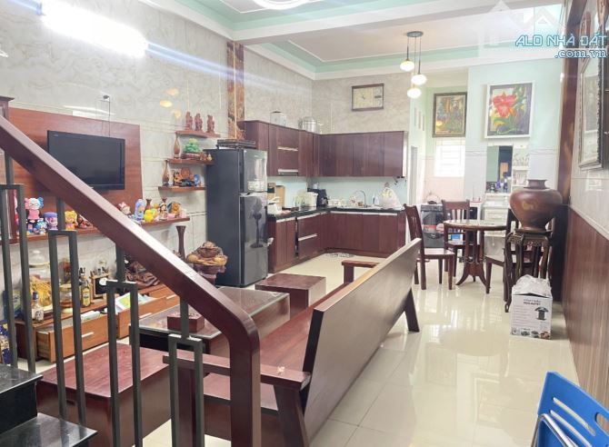 CHUYỂN NHƯỢNG NHÀ 3 MÊ NGUYÊN 94m2 N:4,1m, MẶT TIỀN KINH DOANH PHAN ĐÌNH PHÙNG, QUI NHƠN.