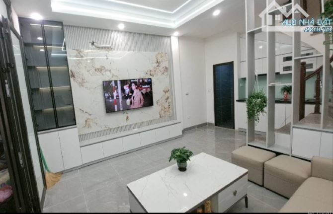 💥 CỰC HIẾM ! nhà Trần Thái Tông 30m giá 7,8 tỷ, gần ô tô, ngõ thông, rộng.