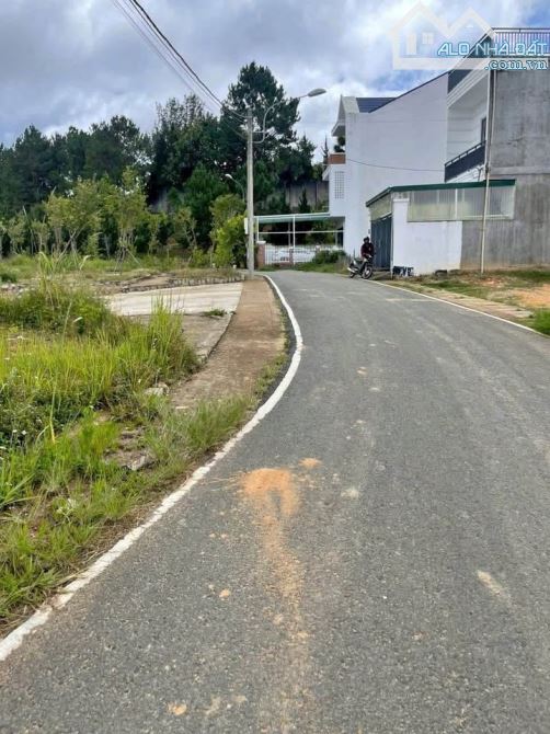 ĐẤT KQH BỆNH VIỆN NHI -P7 Đà lạt - 85m2 - 4.98 tỷ- BÃI ĐẬU oto rộng vãi view đẹp