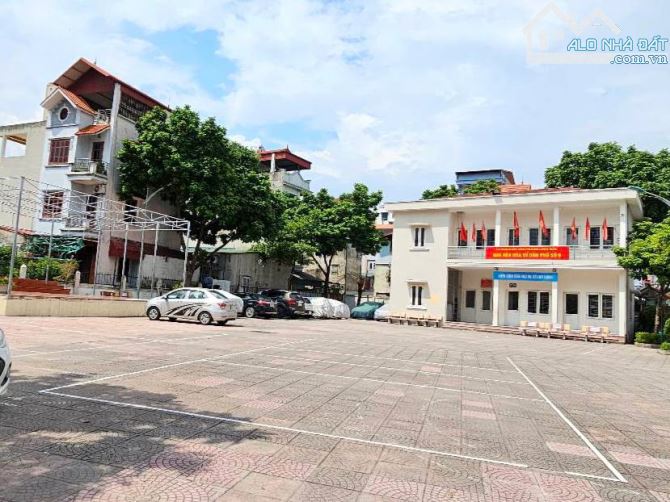 Ngọc Trì - Thạch bàn, ngõ thoáng nông, vài bước ra ô tô gửi ngày đêm.,