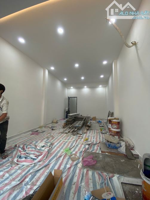 Cho thuê nhà 163 Nguyễn Hồng Đào, P14, TB. (DT: 4x16m) nhà 2 lầu. Giá thuê: 37 triệu/tháng