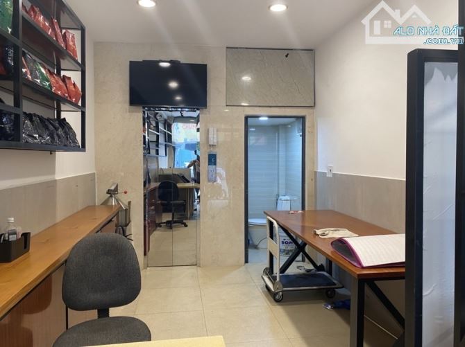 🏡Bán vị trí tặng nhà - MT 3 tháng 2 - 22.3m2 - 4 Tầng , MT đường 30m - 3pn 🏡