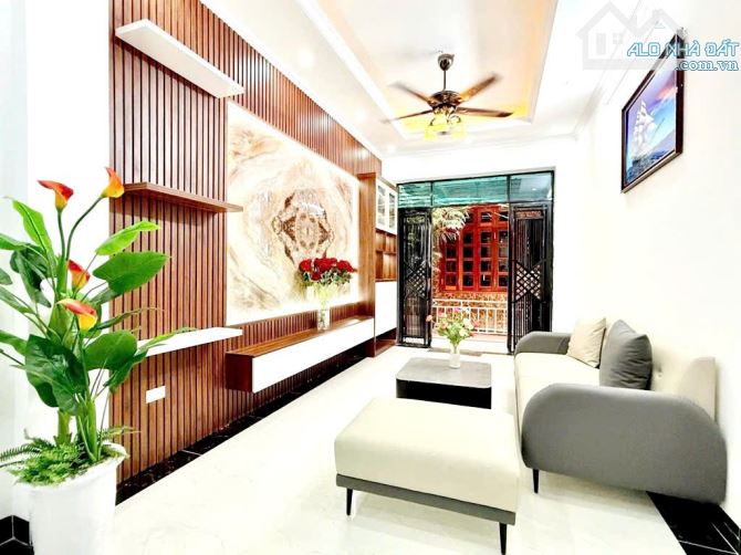 Bán nhà riêng Minh Khai 52m 5 tầng thang máy gần phố 10,5 tỷ