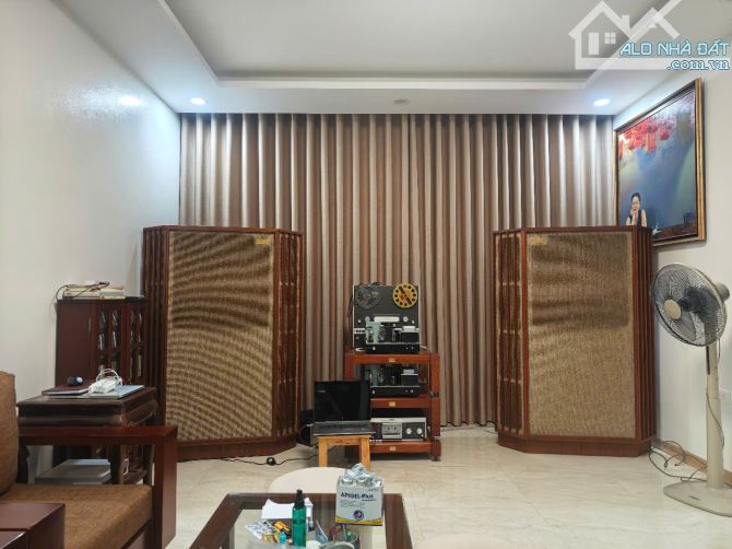 Cho thuê nhà phố Hoàng Ngân dt 37mx 5 tầng, 3 PN, đủ đồ, 14tr/th